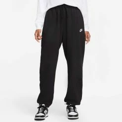Nike Women's Sportswear Club Fleece Mid-Rise Oversized Sweatpants, Black